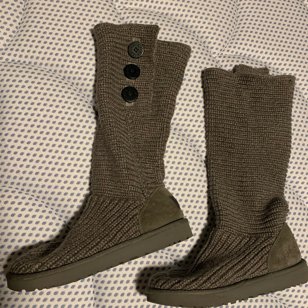UGG Classic Cardy gray boots size 8, EUC